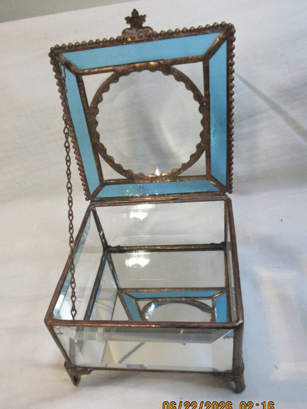 VNTG~SUNFLOWER STUDIOS~HANDCRAFTED STAINED GLASS KEEPSAKE BOX~AQUAMARINE PANELS